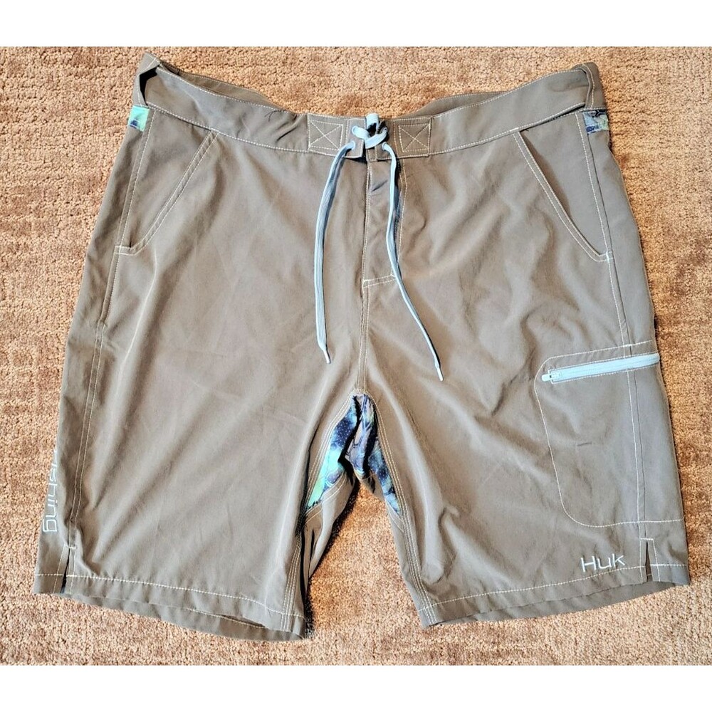 Huk Men's Next Level Performance Fishing Board Shorts XXL Gray Blue Swim